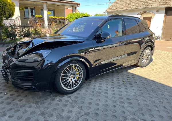 Porsche Cayenne cena 219000 przebieg: 72306, rok produkcji 2018 z Tłuszcz małe 301